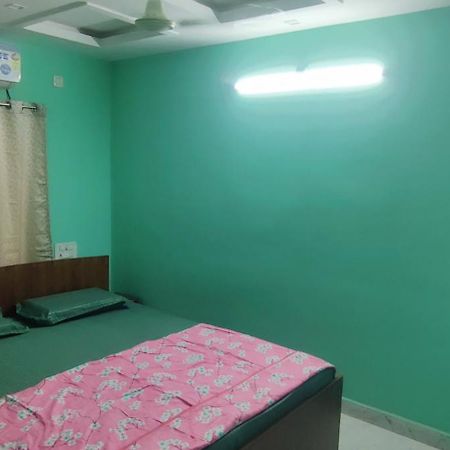 Ruhithahomestay- Ac Rooms-Free Wifi- Android Tv - Near To Alipiri- Door Service Tirupati Bagian luar foto